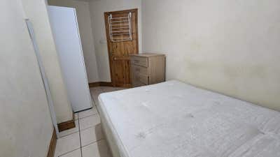 Fantastic 4 Bed Flat in Clapton  Main Photo