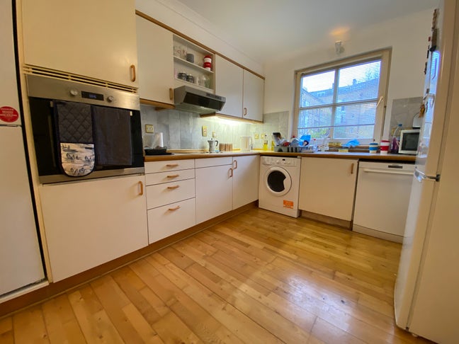 Double Bedroom Available in Greenland Dock Main Photo