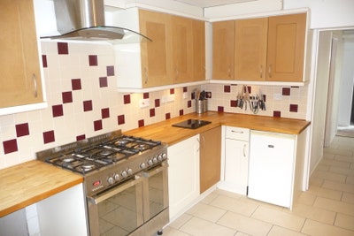 Smart compact studio for rent in house share Main Photo