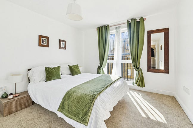 Super 2 bed 2bath near Stepney Main Photo