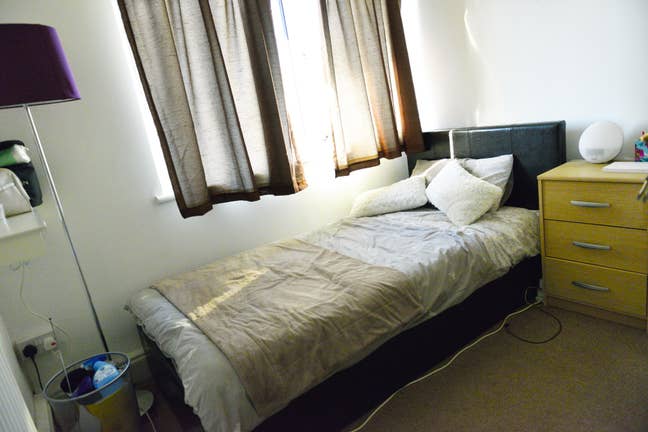 5 Minutes Walk to Stratford Station Main Photo