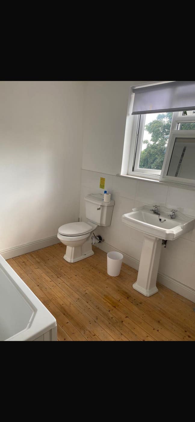 Large loft room - All bills included  Main Photo