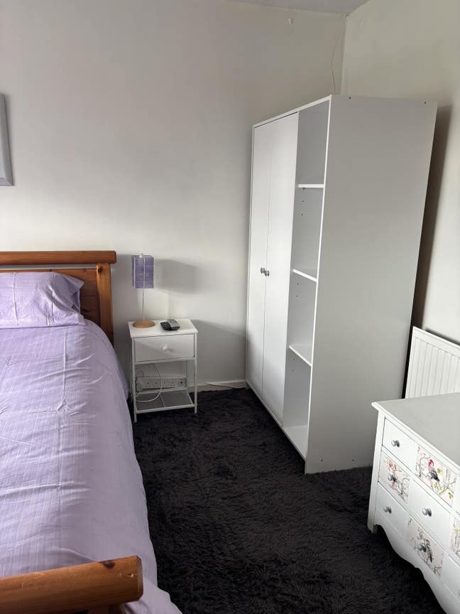 Spacious, clean & Bright room in LU3 area Main Photo