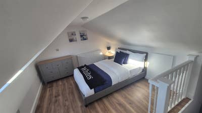 Room Available in Professional Shared House Main Photo
