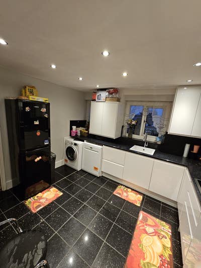 Double room for rent in bright 2 bed flat in Walth Main Photo