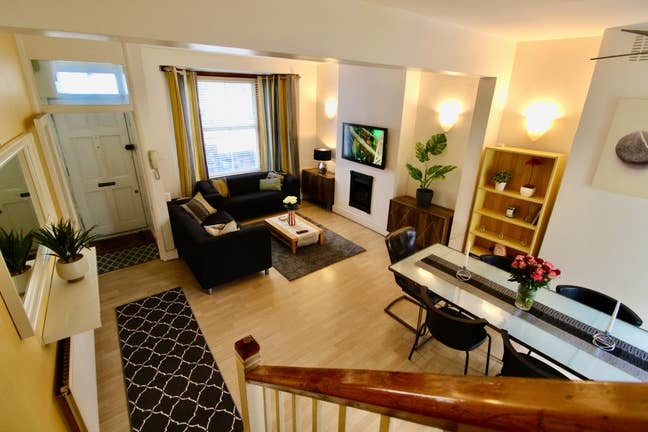 ✨2 Double Rms, in Battersea Female House-Share✨ Main Photo