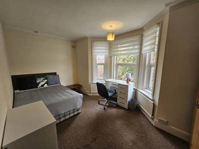 3 Double rooms near Winton High Street  Main Photo