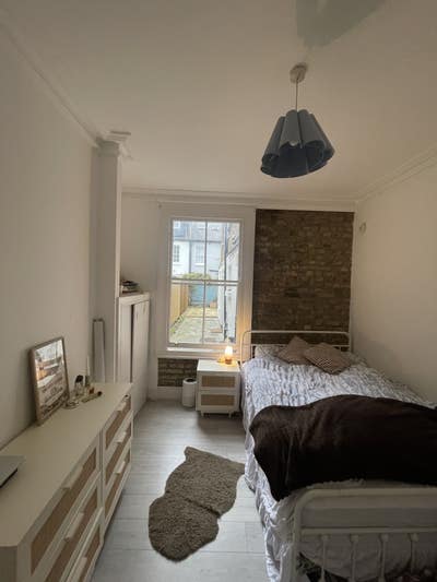 Beautiful 2 Bed Flat Long Term Sublet Main Photo