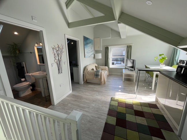 Sunny 1Bed First Floor Flat Main Photo