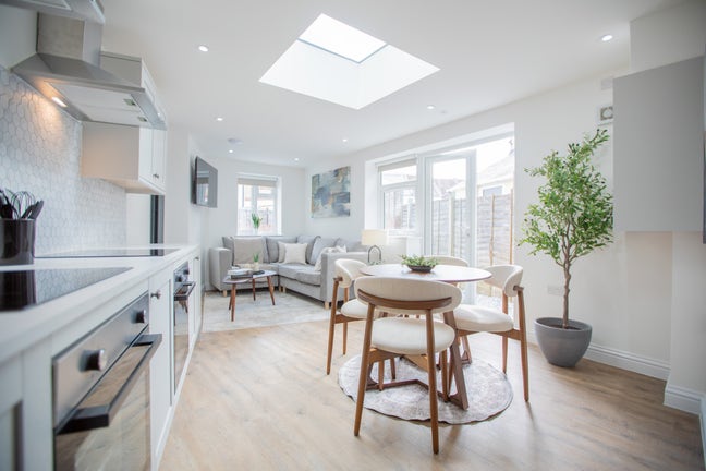 Brand New! All Bills inc; Fully Furnished; PO2 Main Photo