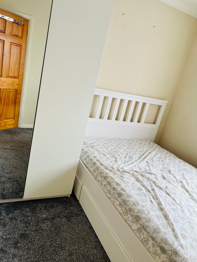 Amazing double bed room for rent  Main Photo
