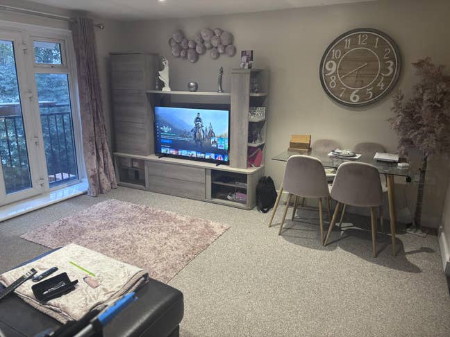 Double room to rent in lovely apartment  Main Photo