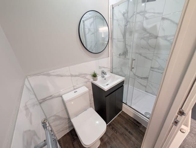 🏡 All-inclusive, fully furnished En-suite Main Photo