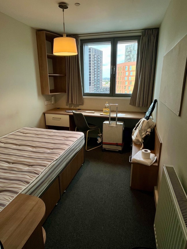 Highest-floor Ensuite in Emily Bowes Court Main Photo