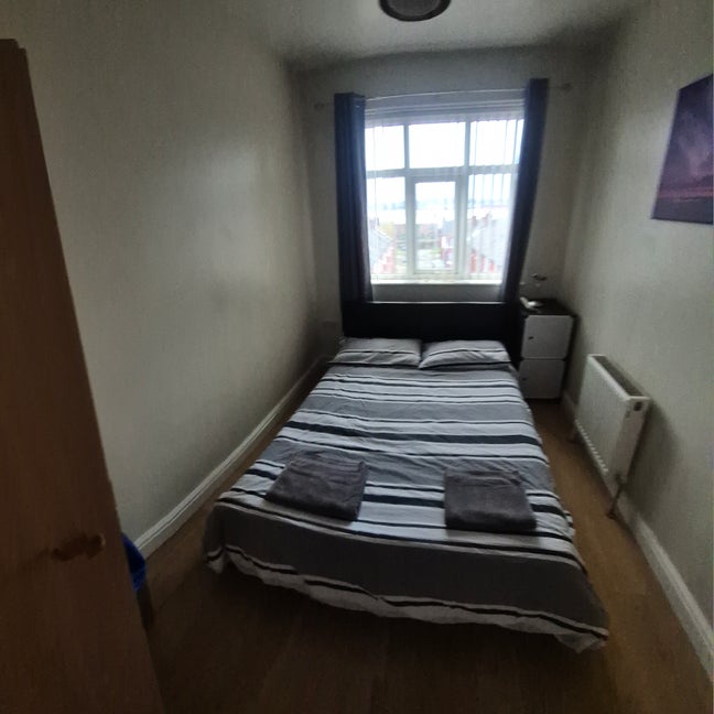 Double bed in a single room  Main Photo