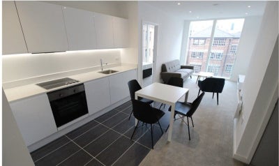 Modern 1-Bedroom Ensuite Flat – Central Manchester Main Photo