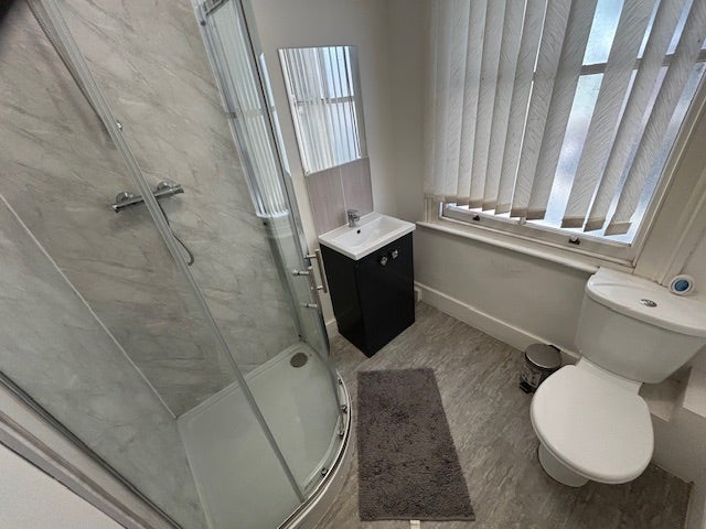 Double Room with its own Separate Shower Room  Main Photo