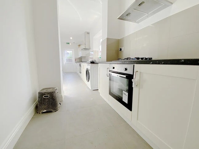 Large Ensuite Room in Hounslow West TW5!  Main Photo