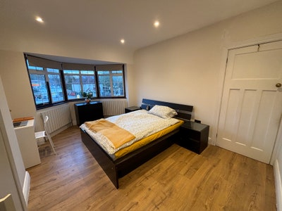 Large, Stunning Room in Prime SE9- FEMALE Only Main Photo