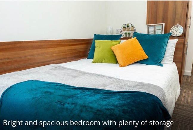 Denmark Road Double Bed En-Suit Room  Main Photo