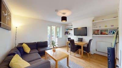 Spacious Double Room + Balcony – Shoreditch 🌆🌿 Main Photo