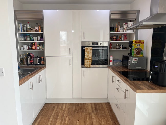 2 Bed Flatshare - 1 Room available - Media City  Main Photo