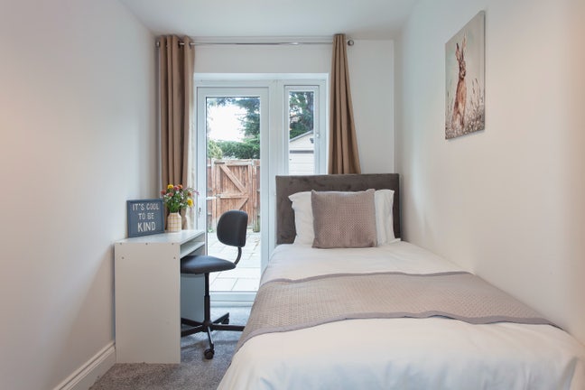 Brand New Room in The Heart of Staines  Main Photo