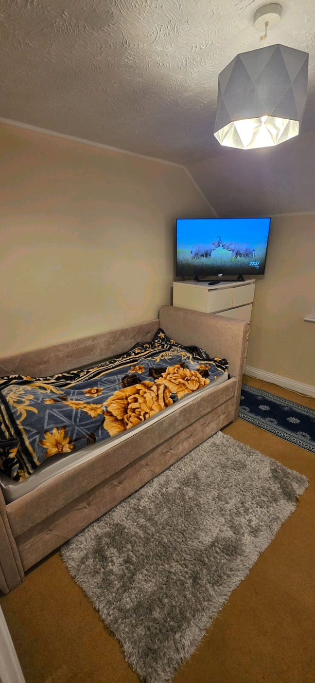 Quiet room to rent in the village  Main Photo