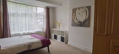 Spacious Double Room in desirable location Main Photo