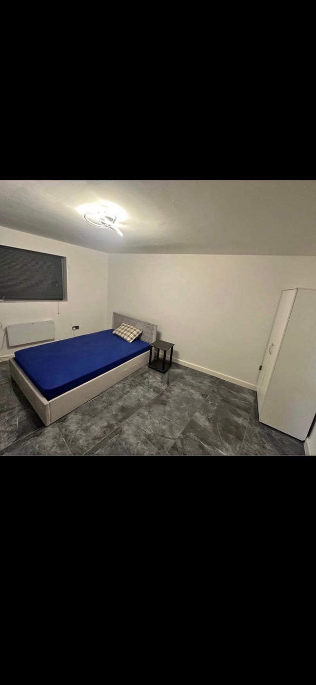 Room to let for female  Main Photo