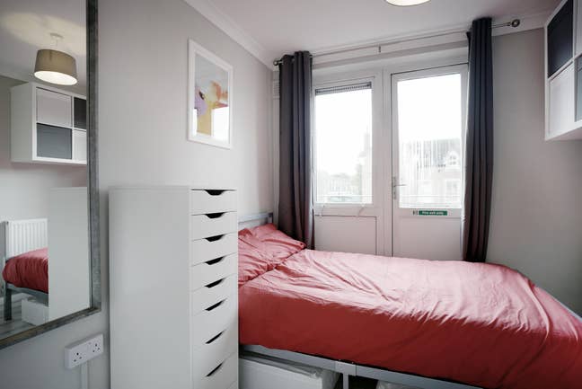4 Bright Double Room - Bow Road🌿🚆 Main Photo