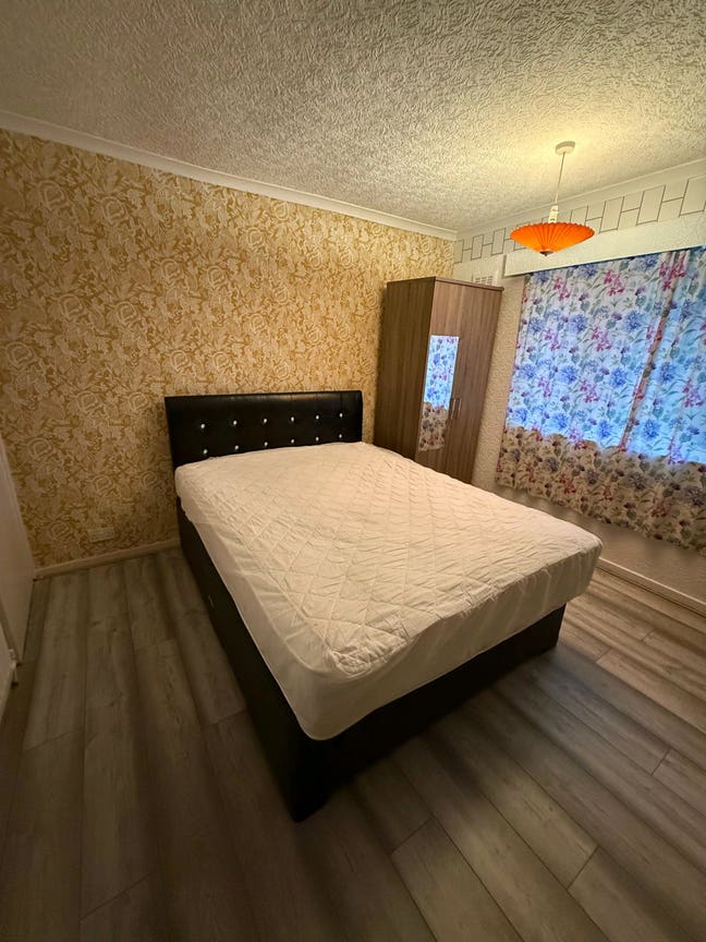 Room available in shared house  Main Photo