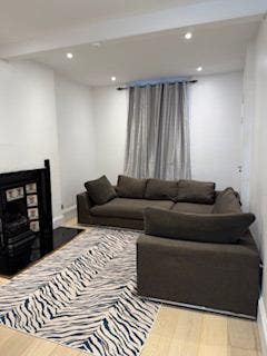 Rooms/ Flat for Rent at Chigwell Station  Main Photo