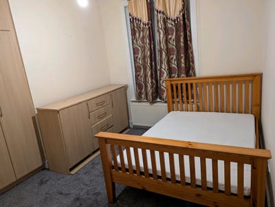 Double Bedroom  Main Photo