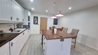 Spacious Double Room in Beautiful Home   Main Photo