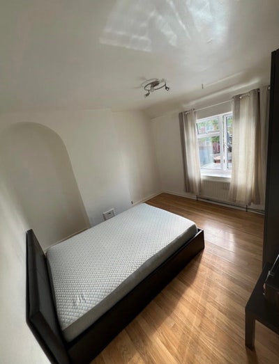 Furnished Double Room — All Bills Included Main Photo