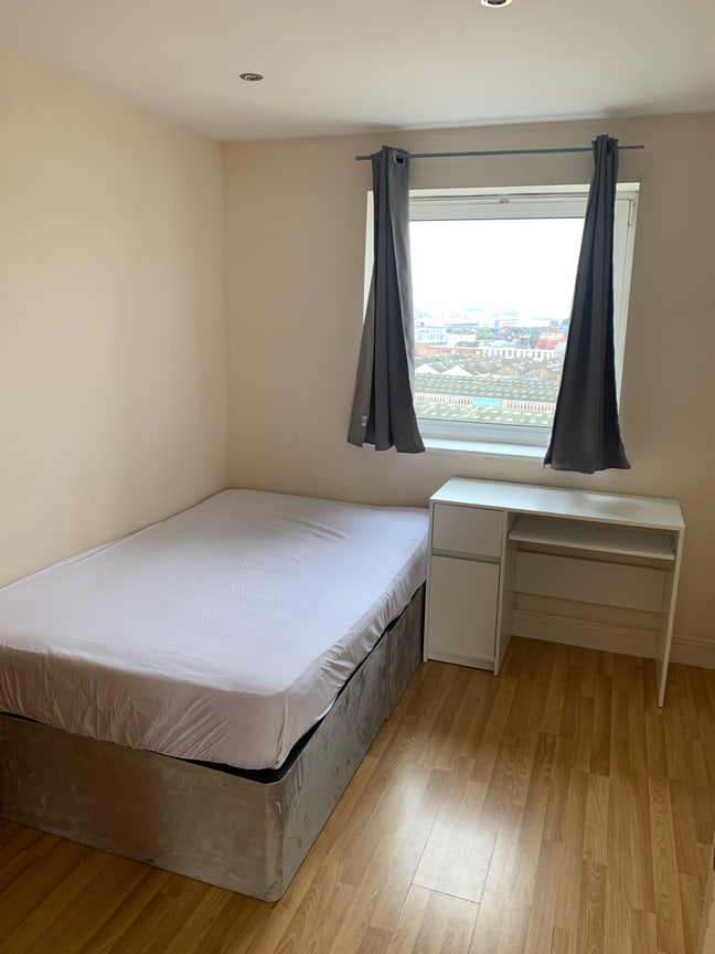 Double Room in E16 Docklands | Gym Included Main Photo