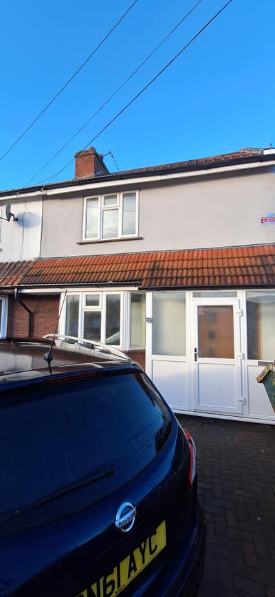 Double rooms available in 4 bedroom house Main Photo