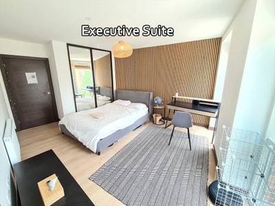 Station Square En-suite room in 2 bedroom flat Main Photo