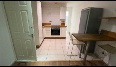 Double Bedroom  Main Photo