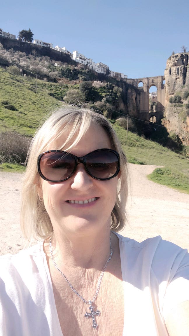 Mature female searching for room, friendly quiet  Main Photo