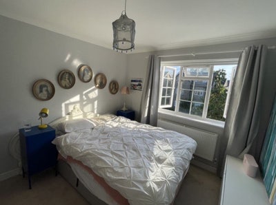 Double room in shared Kew Flat  Main Photo