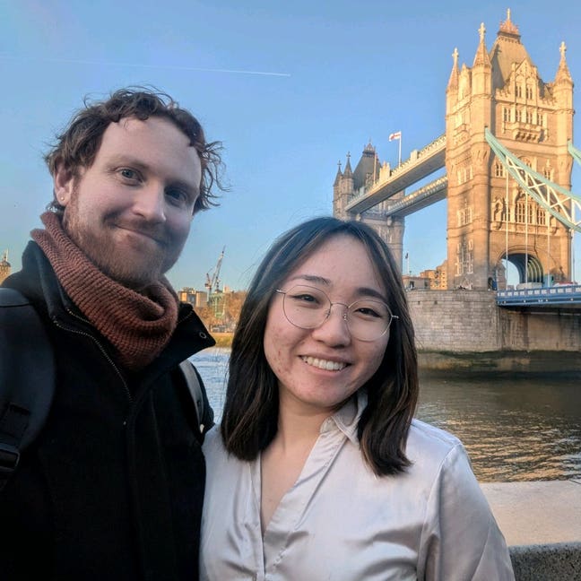 Professional couple looking for room Main Photo