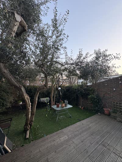 Large garden-facing double room w/ ensuite Main Photo