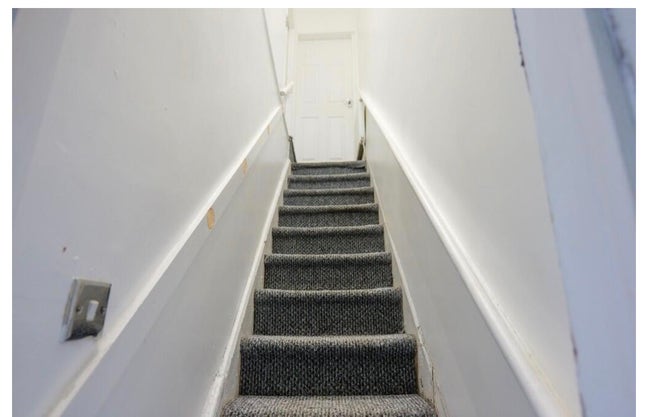 A room in a two bedroom house  Main Photo