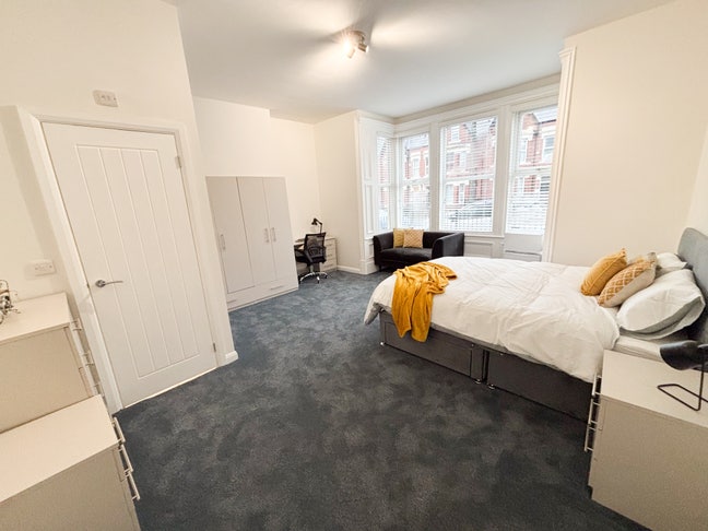 All Ensuite / Private Bathroom Houseshare Main Photo