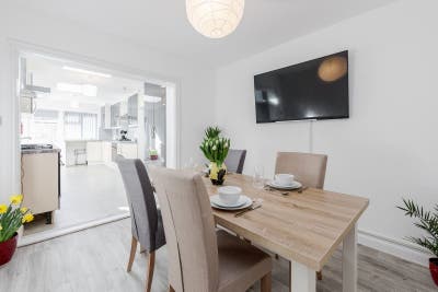 🤸‍♀️🏡🪻EN SUITE- Modern home and great area🏡 Main Photo