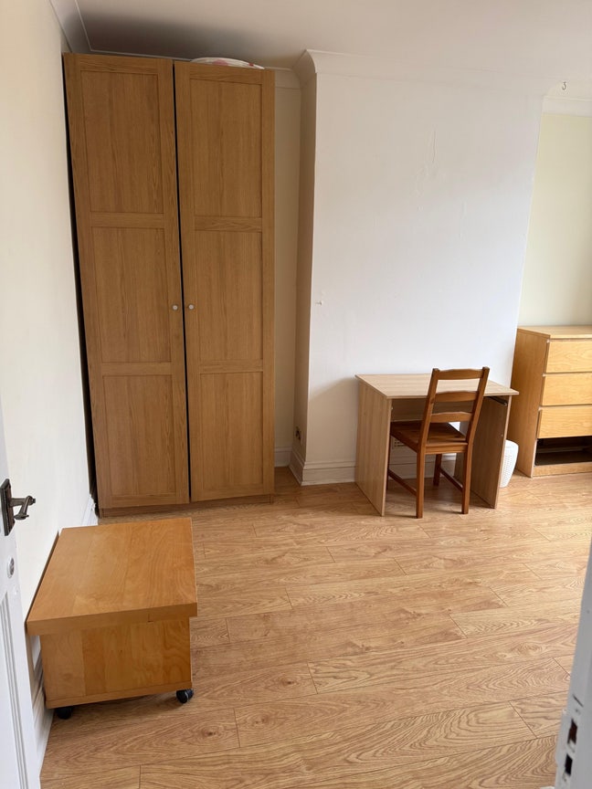 Double room in a shared house Main Photo