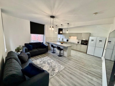 Room on Cardigan Road Available Now Main Photo