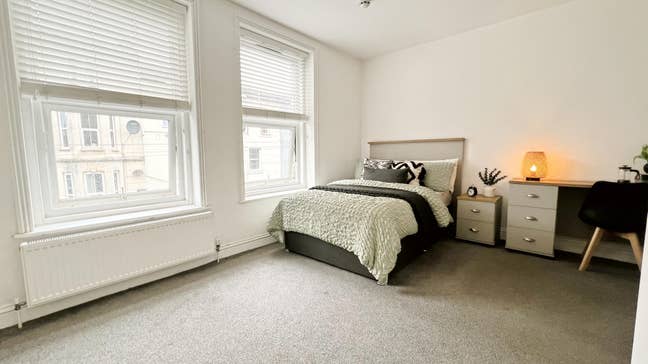 Double Ensuite | Town Centre | Deposit Free Main Photo